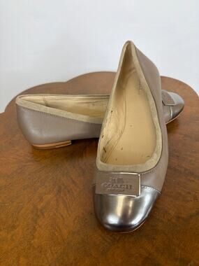 Coach Beige Leather Ballet Flats Metallic Silver Toe Suede Trim Size 10